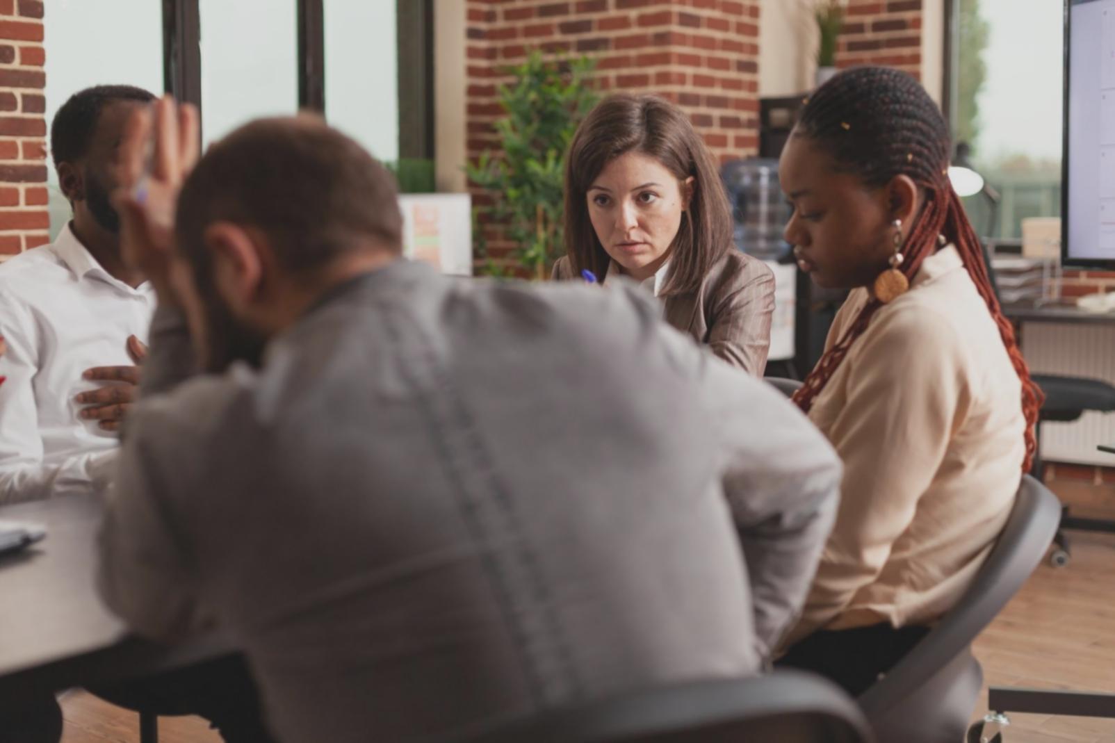 Espace de formation moderne avec équipements technologiques
